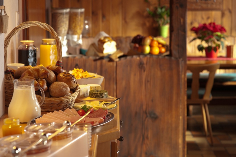 brasserie-AMPUS-min_breakfast_buffet_food_restaurant_meal_hotel_plate_fresh-718745